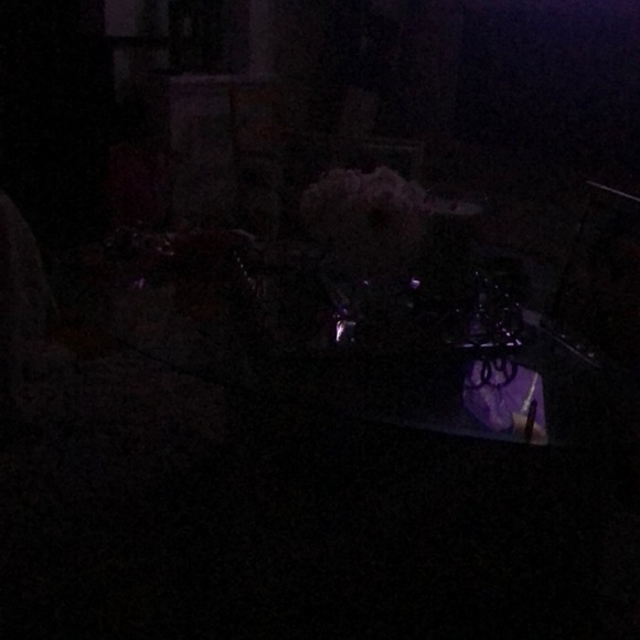 Meet your Posher, Gwendolyn - Picture 1 of 1